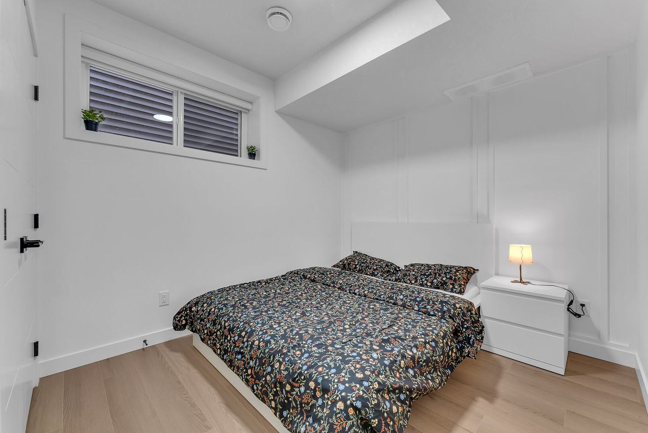 2056 Collip Cres Sw - Photo 5 of 9