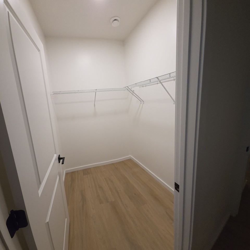 2152 52 St Sw - Photo 6 of 9