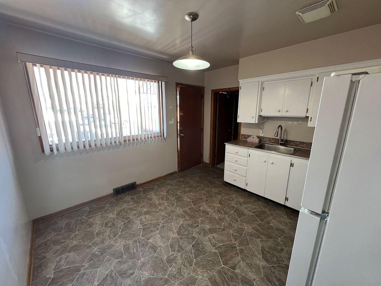 1911 36 St Sw - Photo 5 of 15