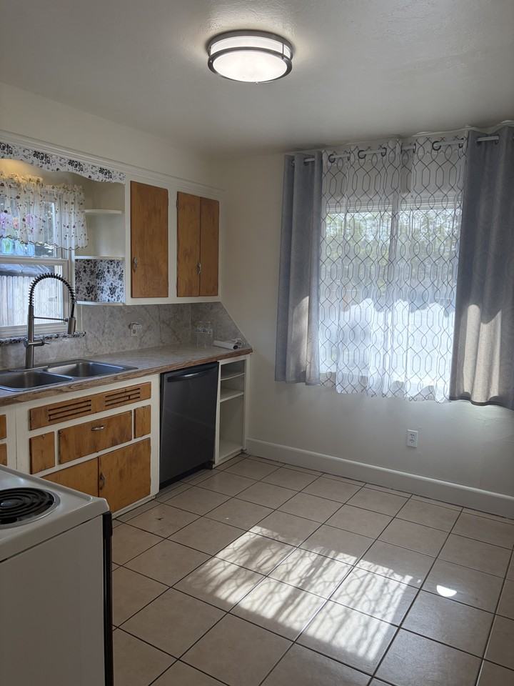 Sigrid Ave #NA - Photo 3 of 14