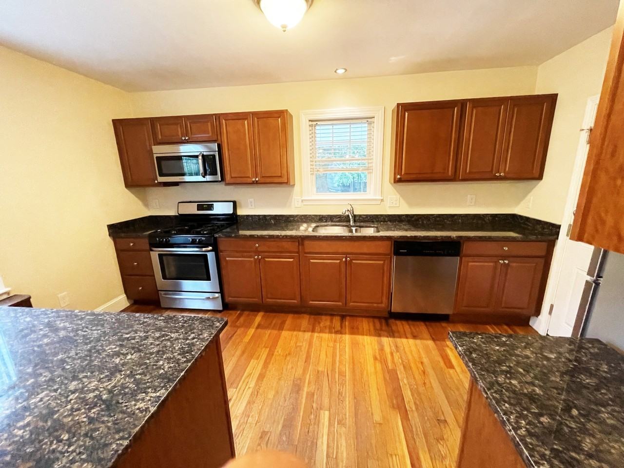 16 Oxford Rd #16 - Photo 2 of 23