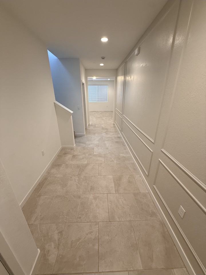 392 Talus Way S #NA - Photo 2 of 8
