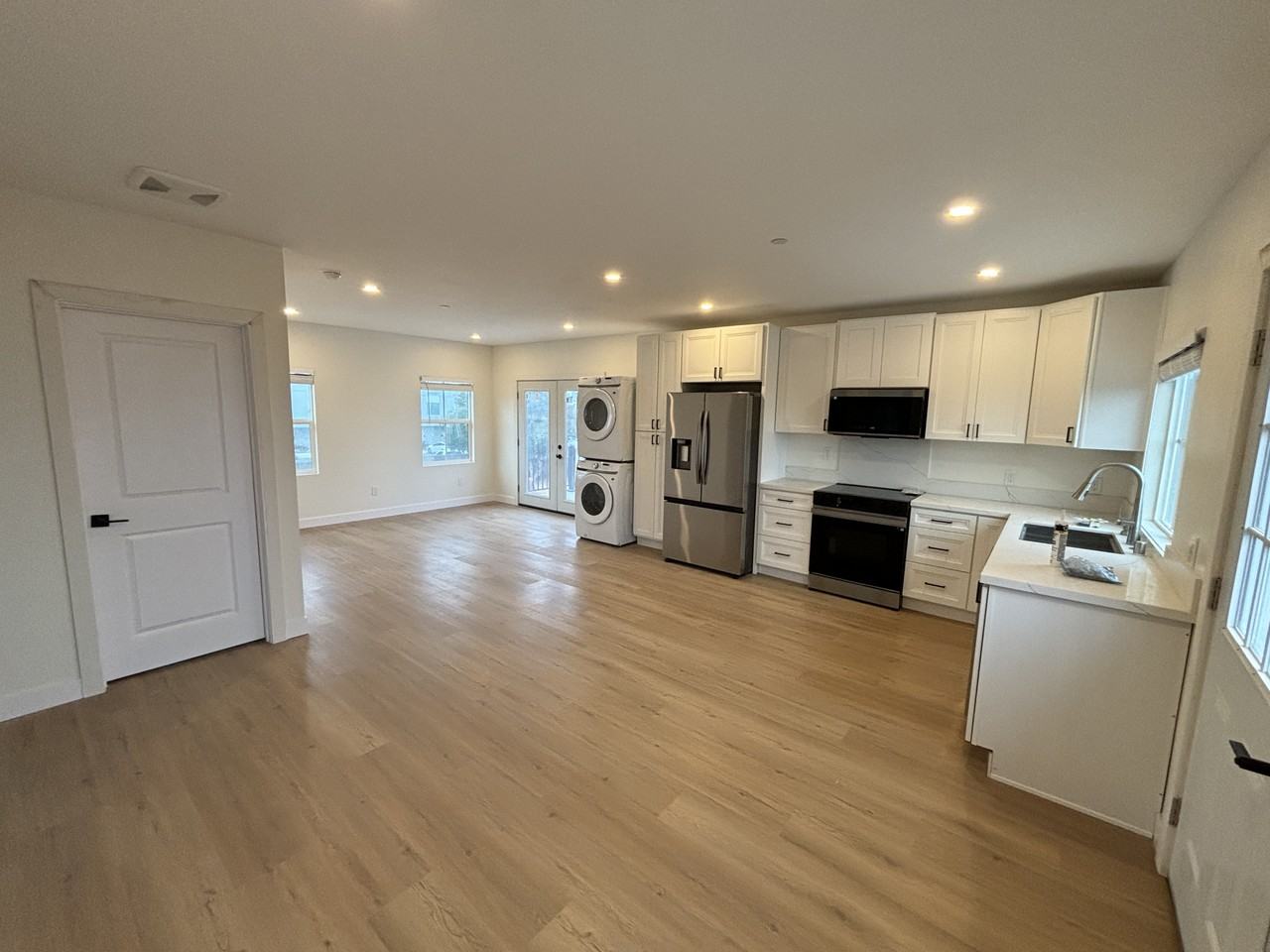 768 Delaware St #1 - Photo 4 of 18