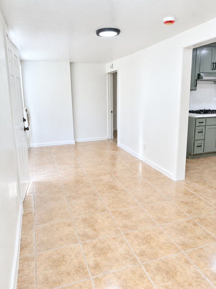 715 N Brown St #NA - Photo 2 of 6