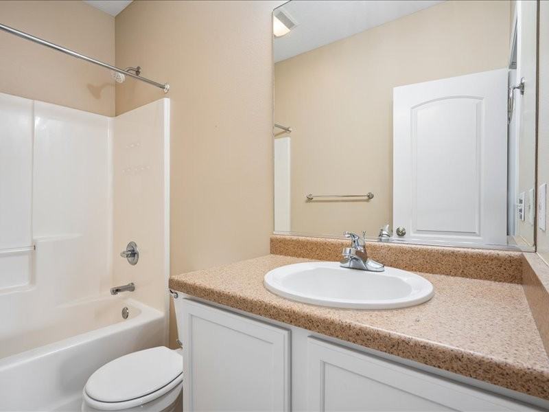1636 Nw Prairie Lakes Dr #2 - Photo 5 of 18