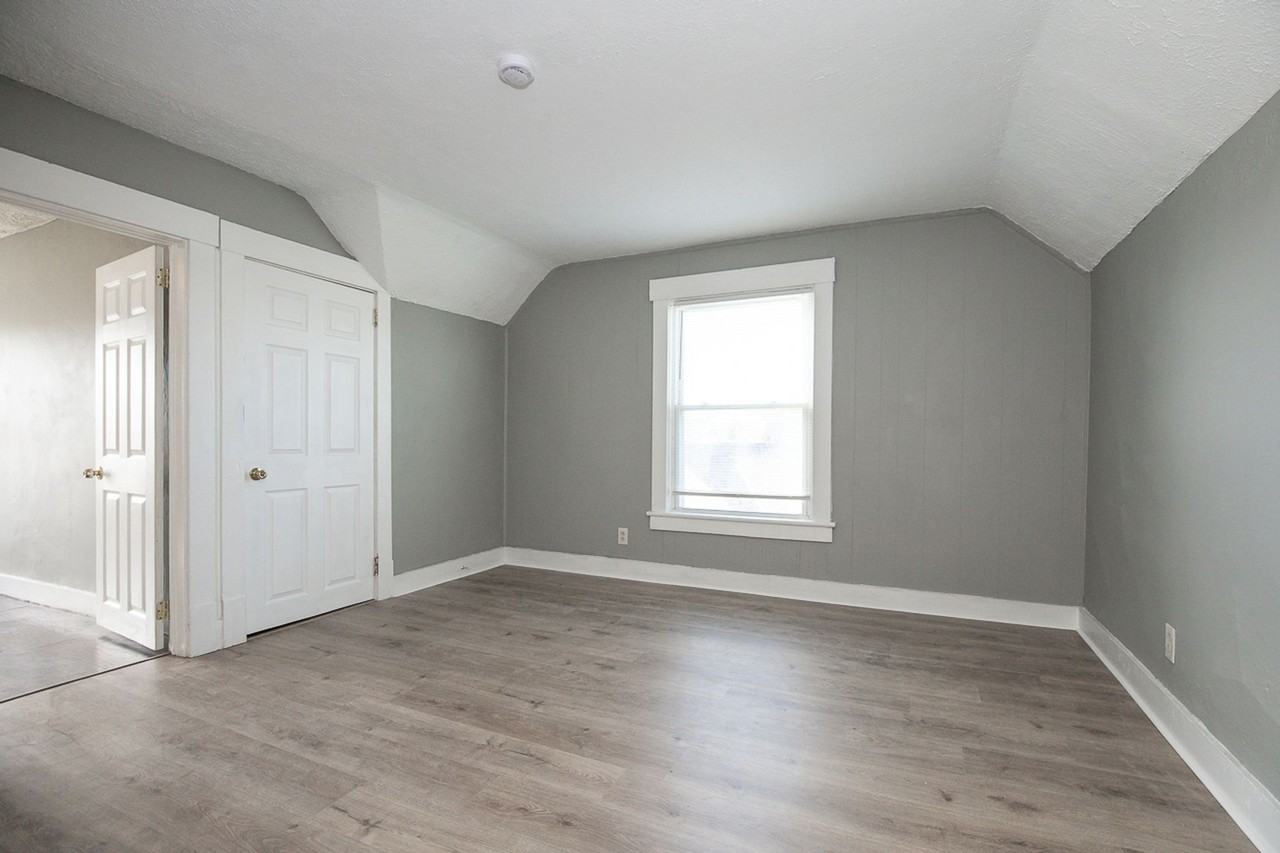 1222 W 14 St. - Photo 3 of 21