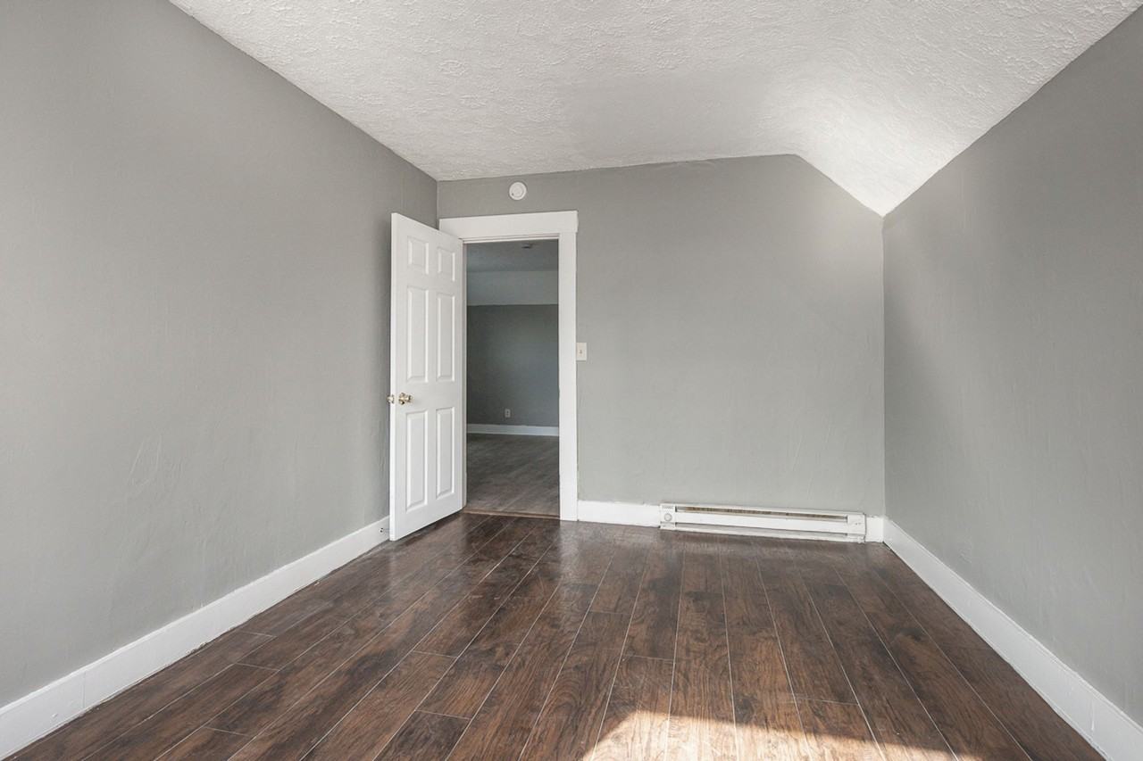 1222 W 14 St. - Photo 6 of 21