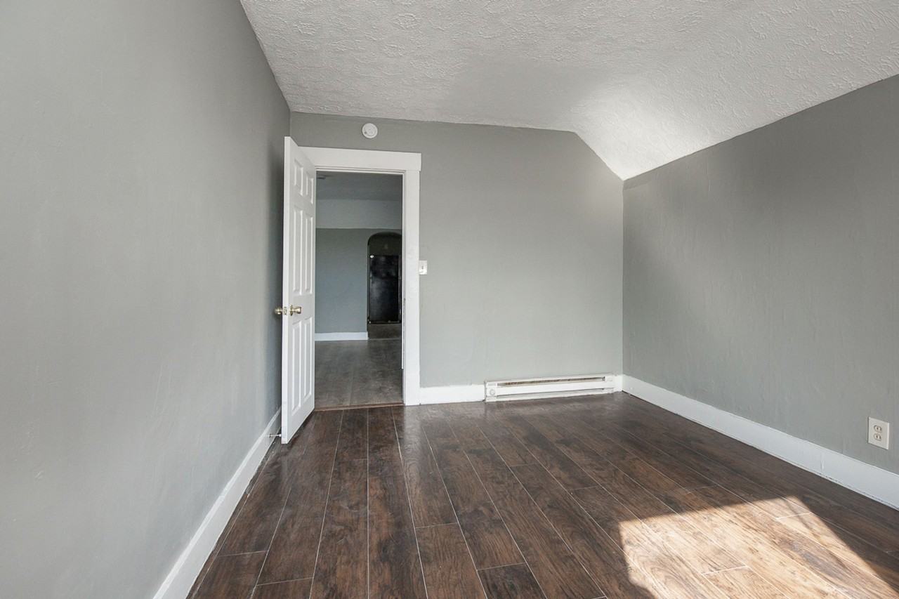 1222 W 14 St. - Photo 7 of 21