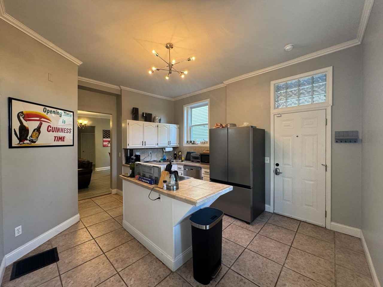 425 Warner St - Photo 5 of 46