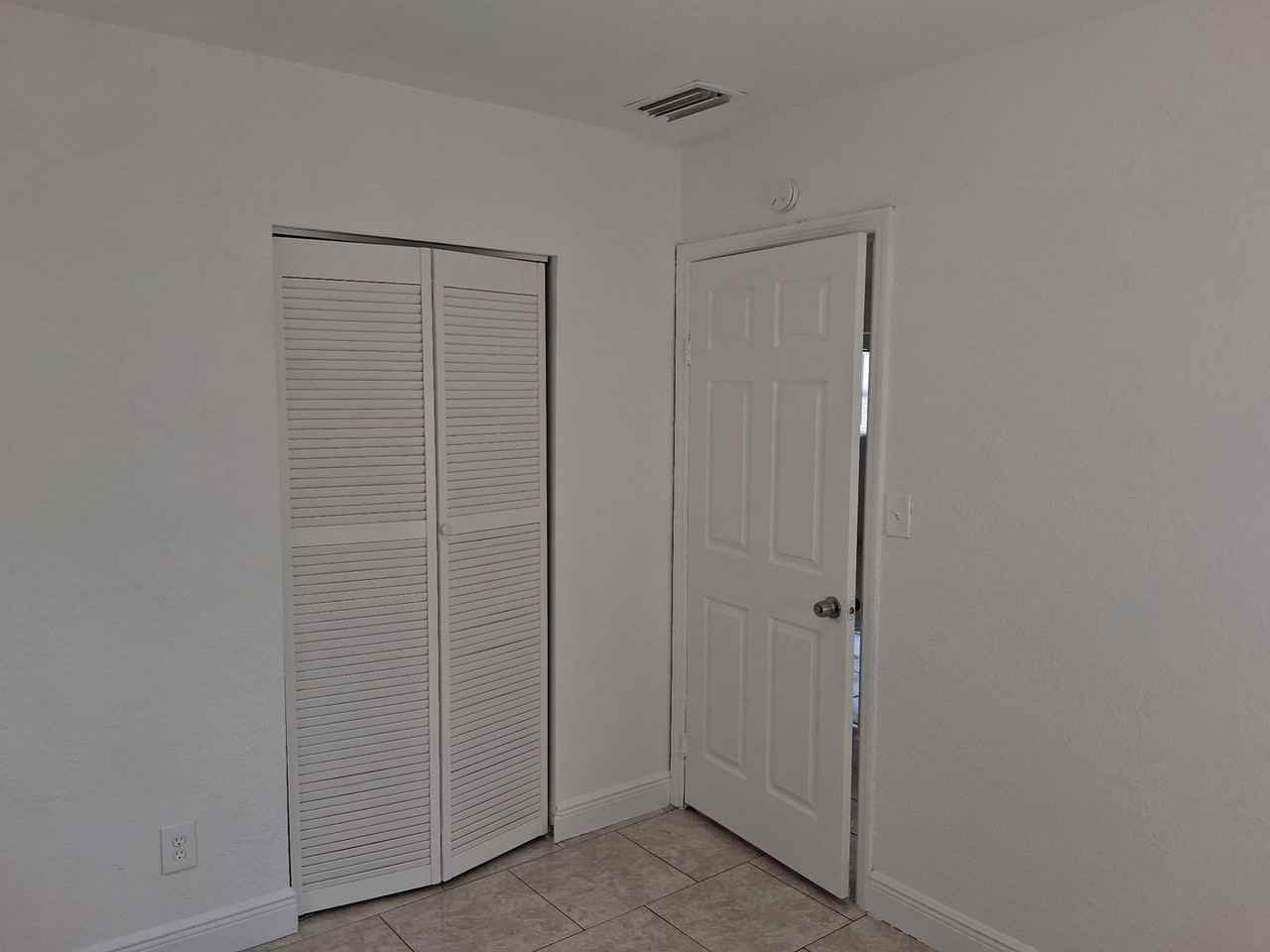 7921 Dahlia Ave - Photo 3 of 10
