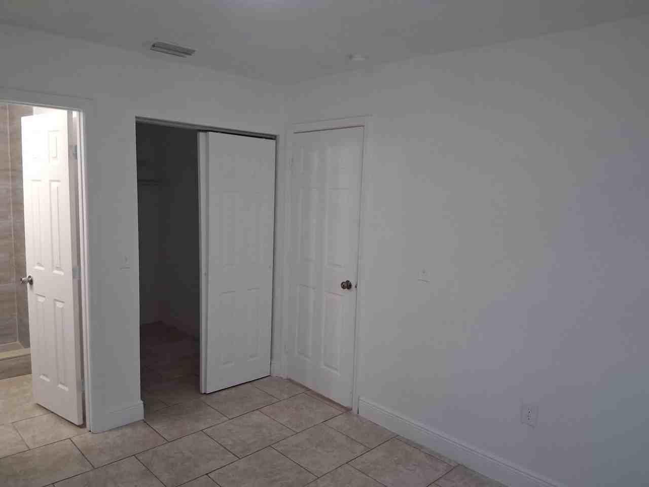 7921 Dahlia Ave - Photo 4 of 10