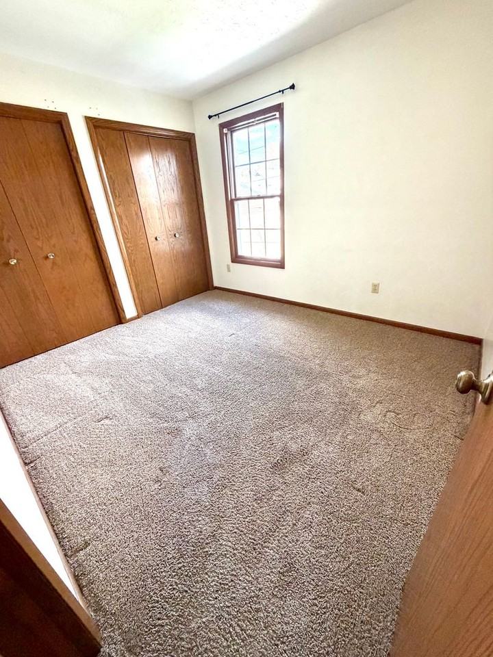127 E Adams St #B8 - Photo 5 of 9