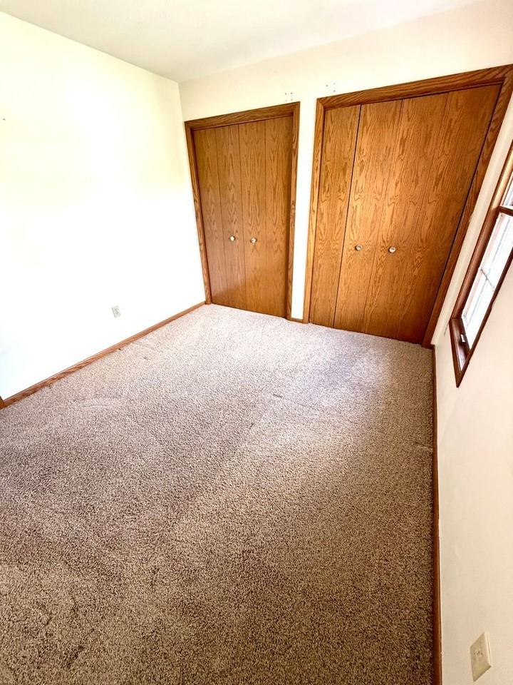 127 E Adams St #B8 - Photo 6 of 9
