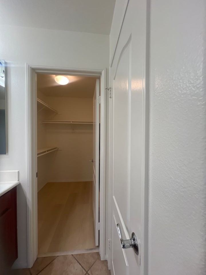 7043 Piedmont St - Photo 4 of 36