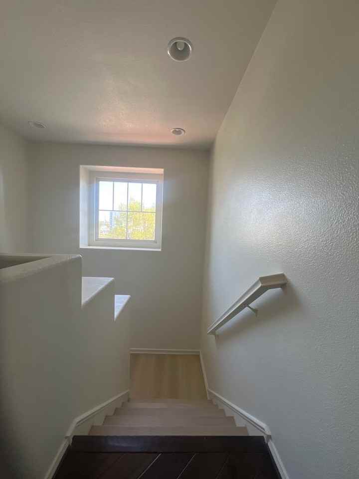 7043 Piedmont St - Photo 6 of 36