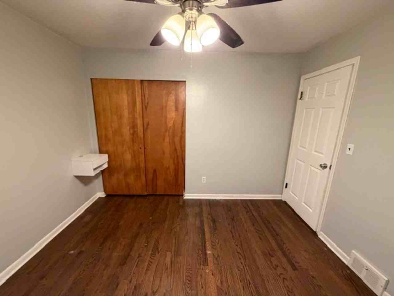 4512 Raymond Ave - Photo 5 of 19