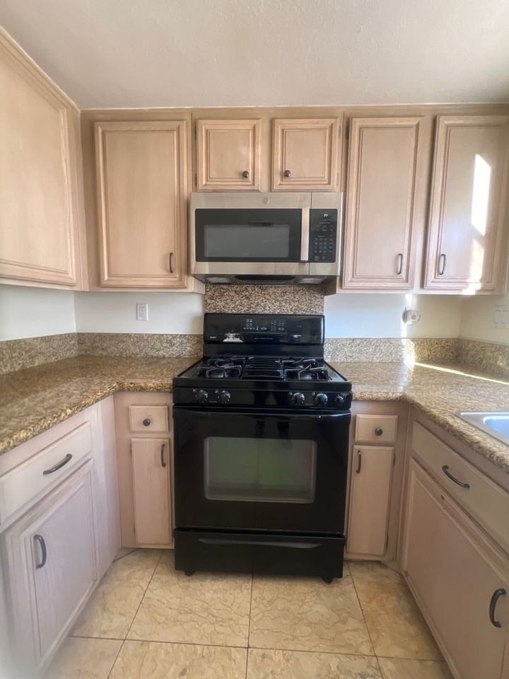 962 Bidwell Rd - Photo 6 of 39