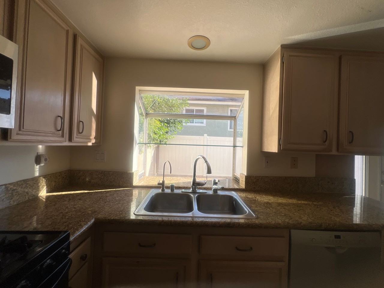 962 Bidwell Rd - Photo 5 of 39