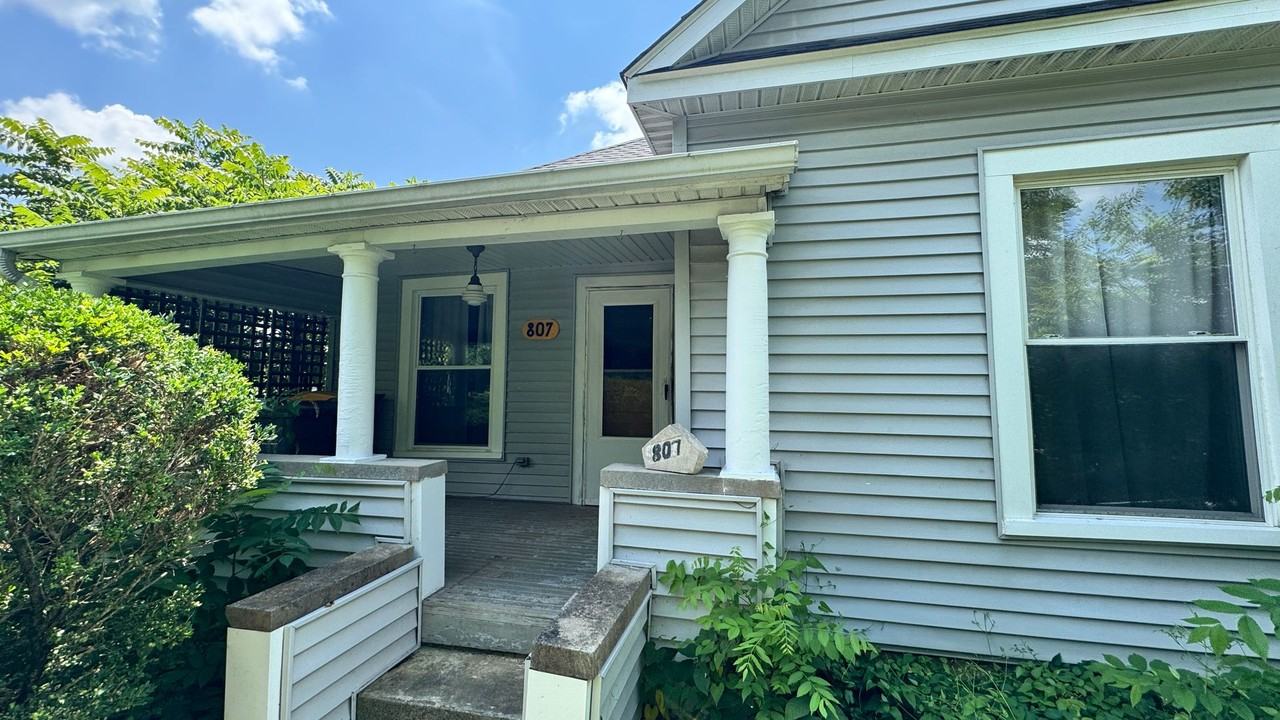 807 W Howe St - Photo 3 of 14