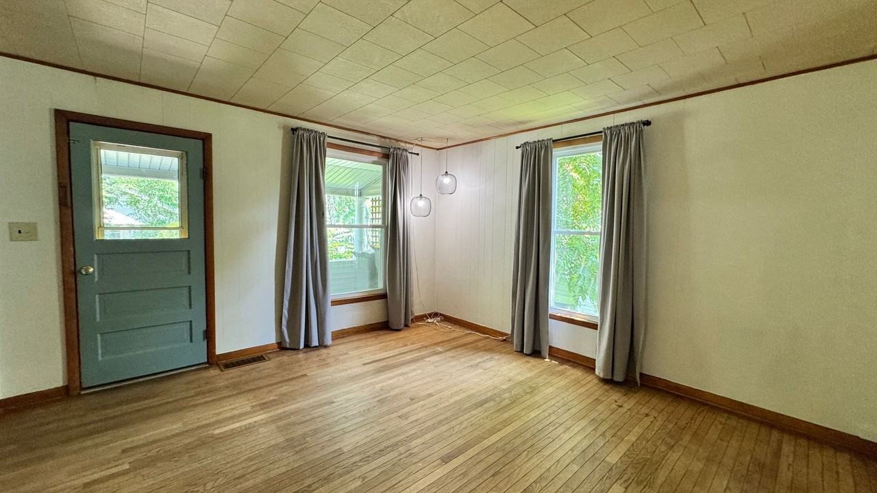 807 W Howe St - Photo 4 of 14
