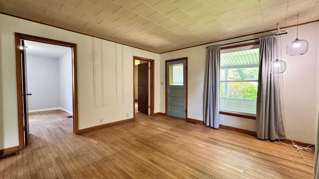 807 W Howe St - Photo 5 of 14