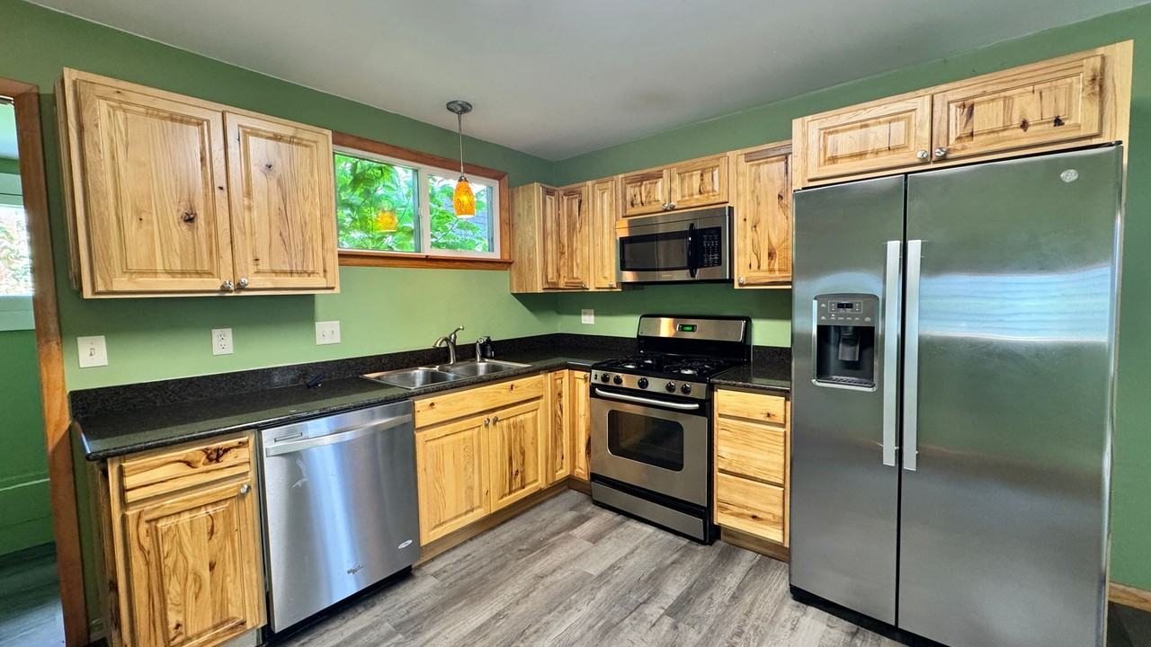 807 W Howe St - Photo 6 of 14