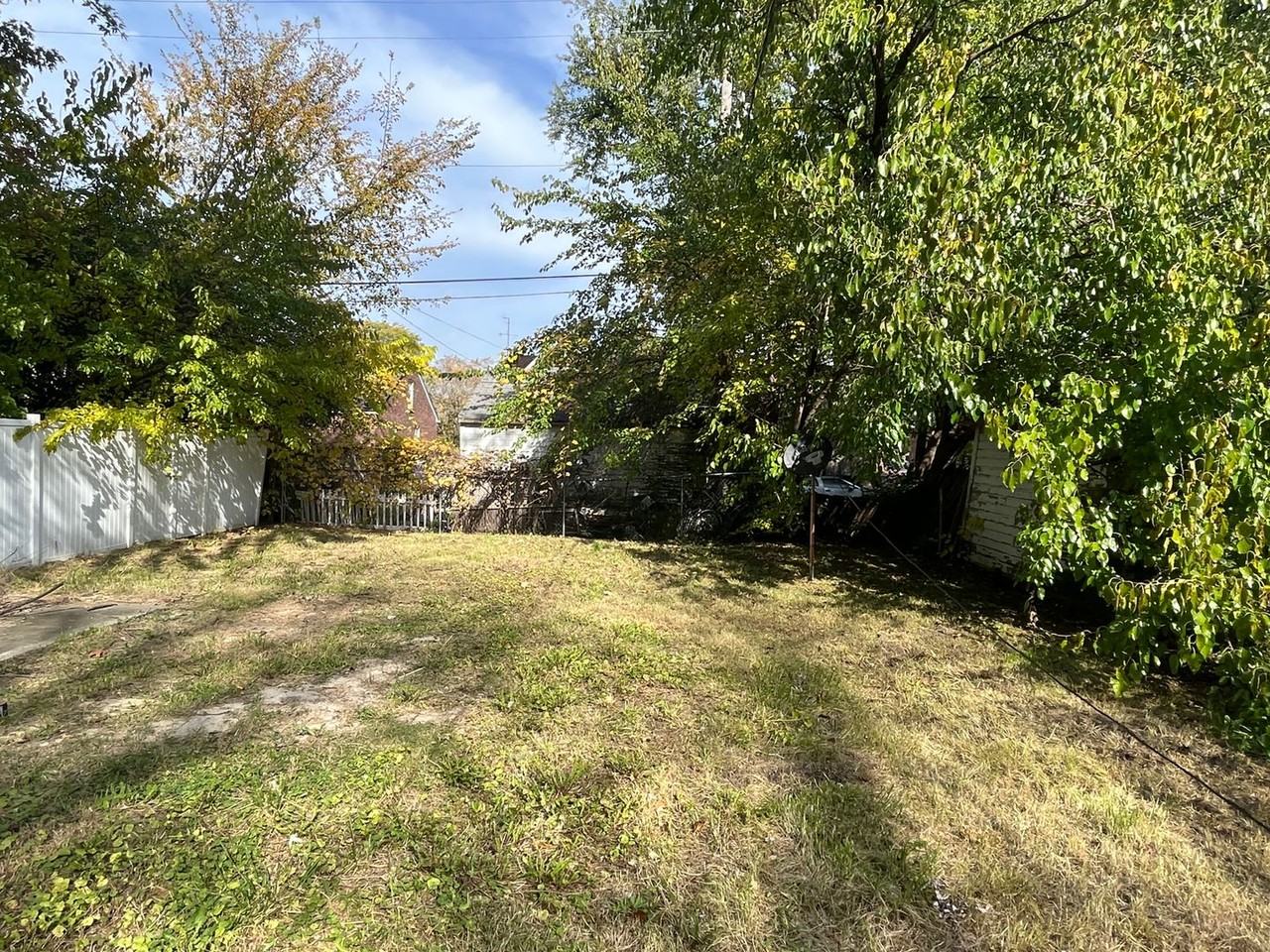 10970 Craft St - Photo 6 of 50