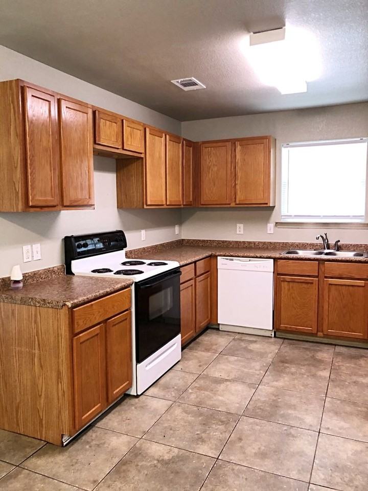 3345 West Ave - Photo 3 of 10
