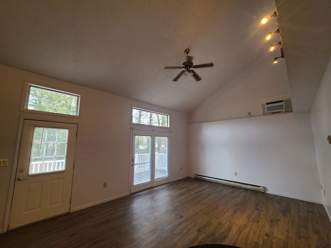 127 Springbrook St - Photo 4 of 18