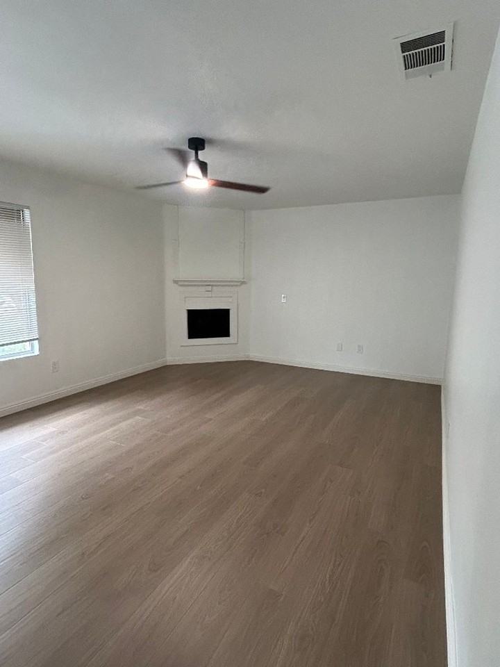 2891 Canyon Crest Dr #66 - Photo 3 of 8