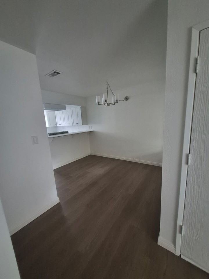 2891 Canyon Crest Dr #66 - Photo 5 of 8