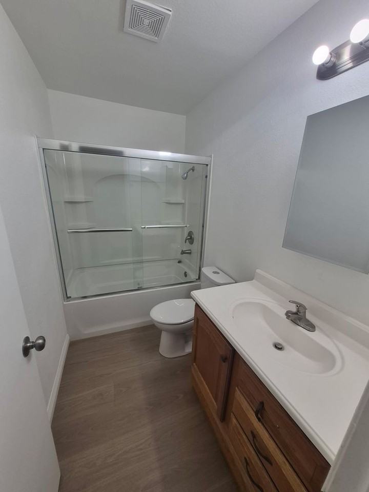 2891 Canyon Crest Dr #66 - Photo 7 of 8