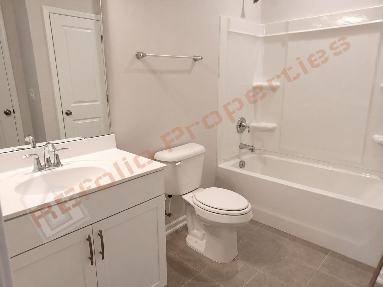 147 Thrower Ln - Photo 4 of 34
