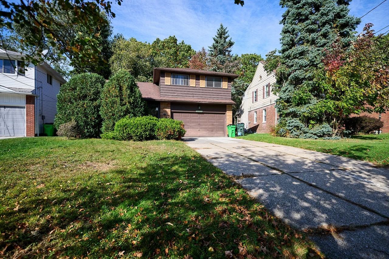 23805 Greenwood Rd - Photo 2 of 32