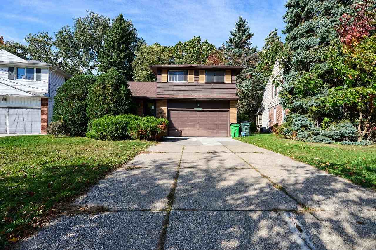 23805 Greenwood Rd - Photo 3 of 32
