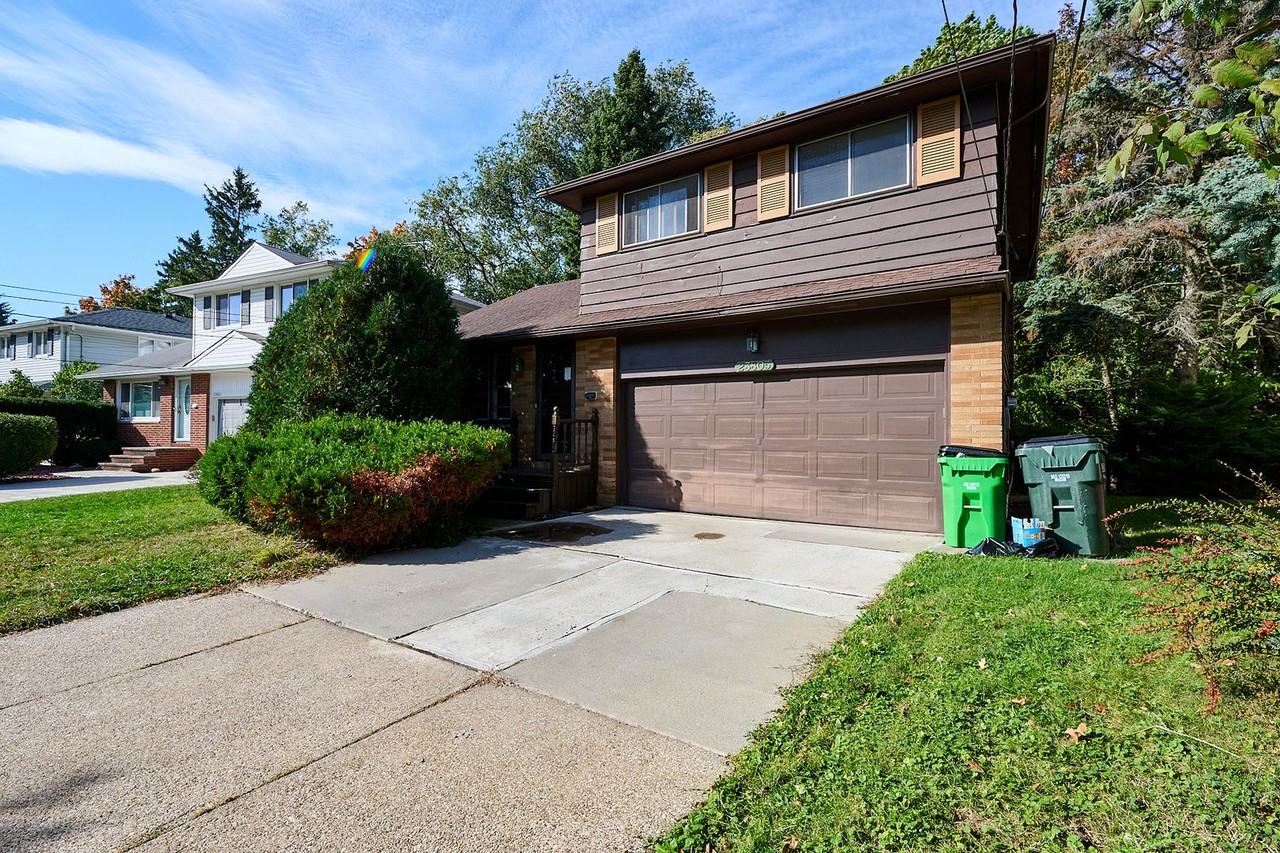 23805 Greenwood Rd - Photo 4 of 32