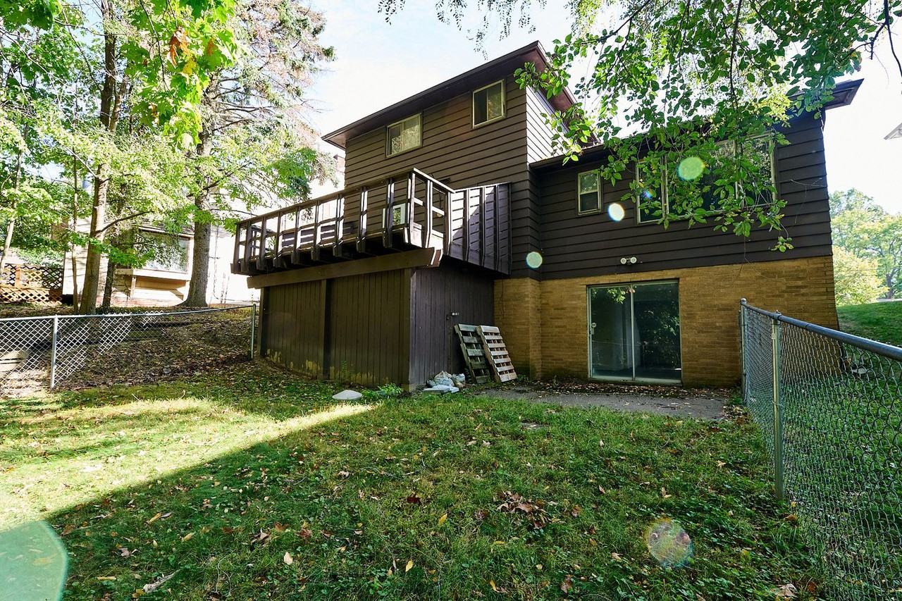 23805 Greenwood Rd - Photo 5 of 32