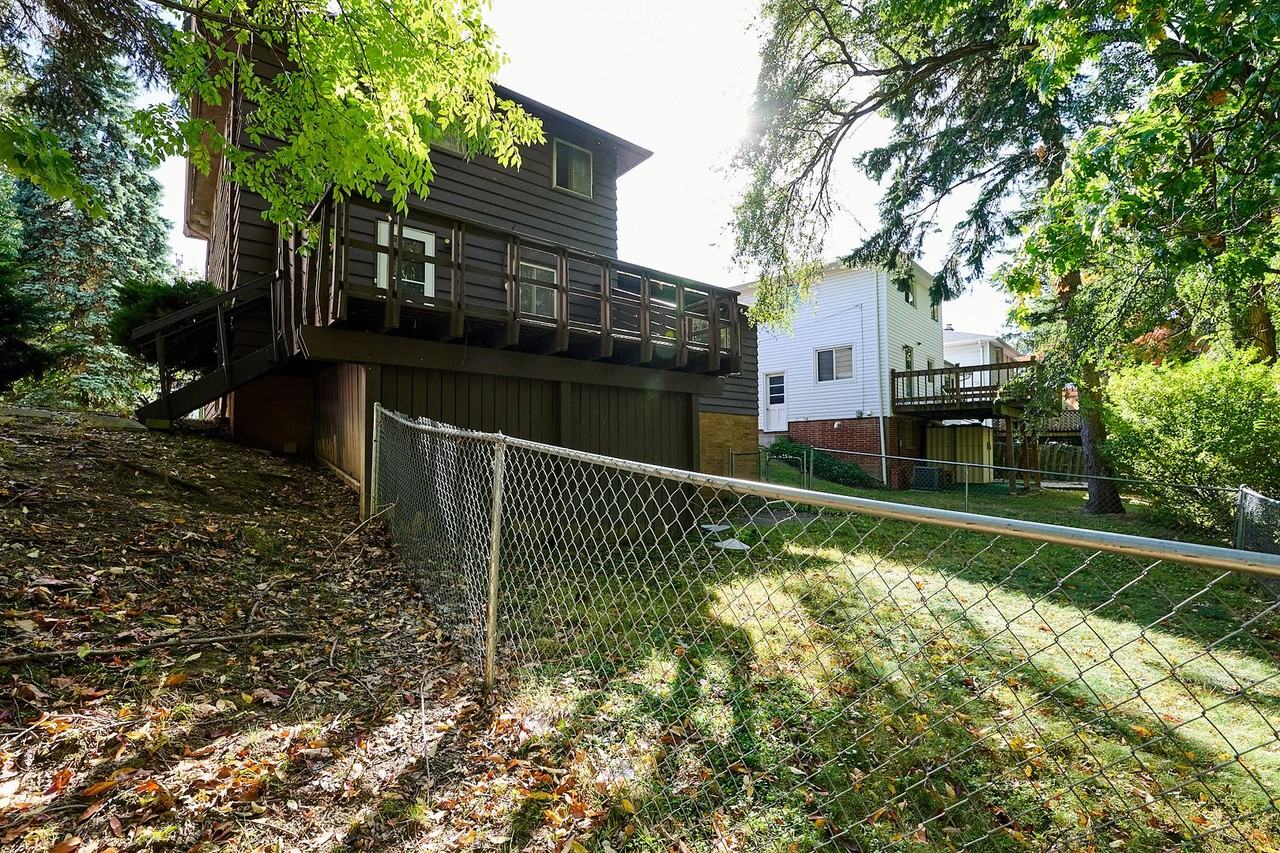 23805 Greenwood Rd - Photo 6 of 32