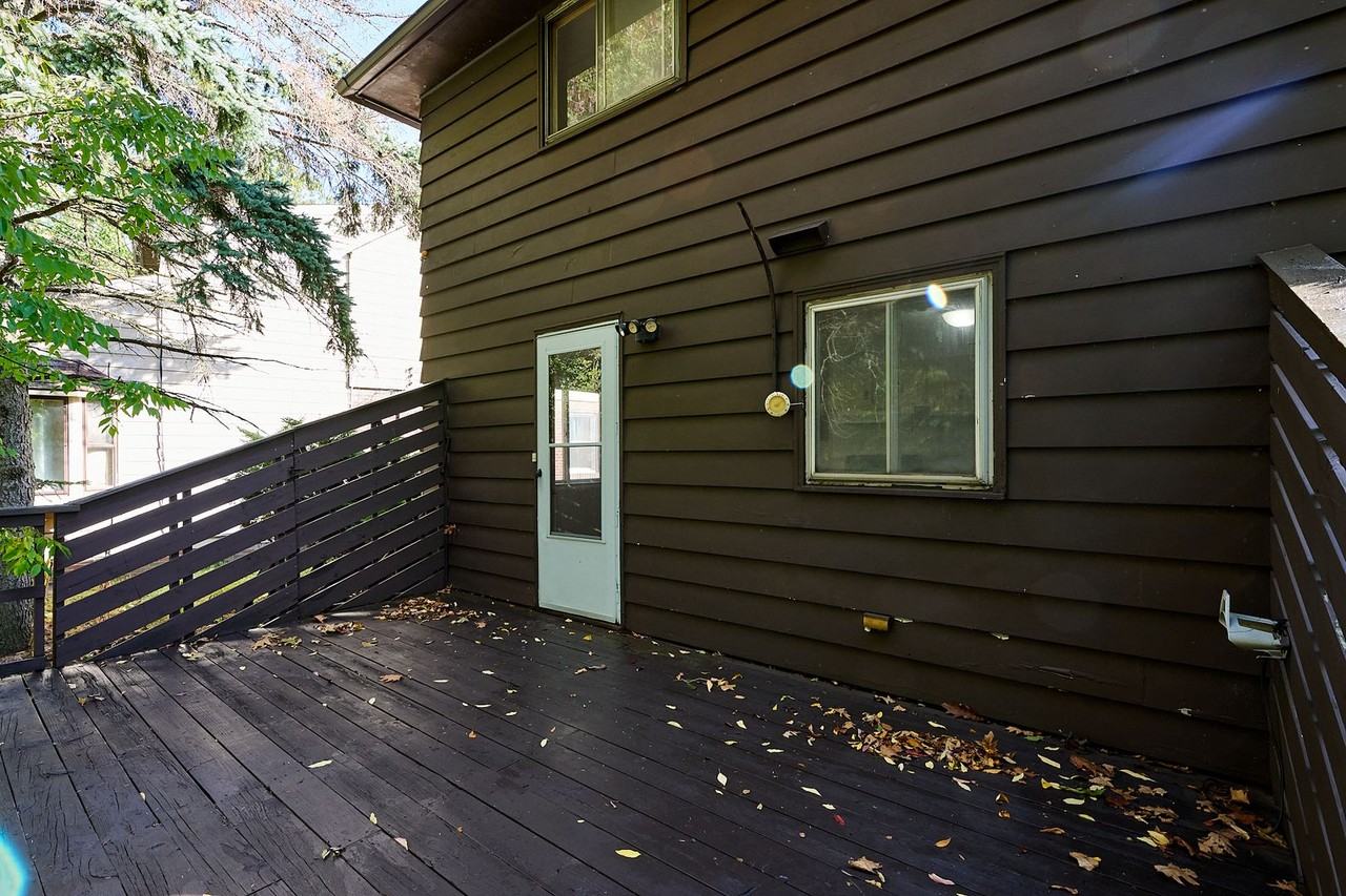 23805 Greenwood Rd - Photo 7 of 32