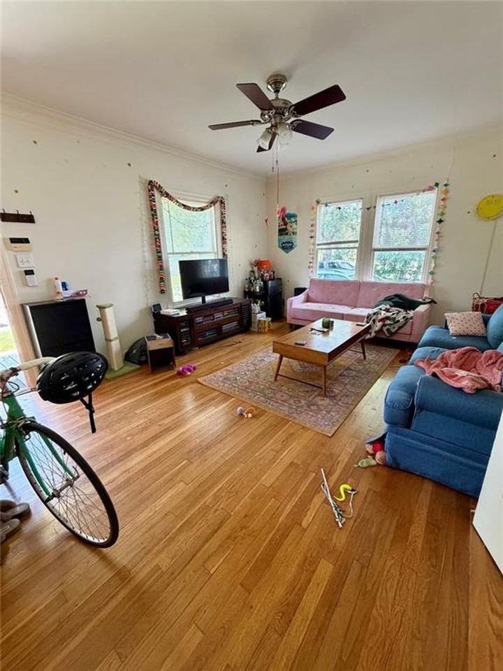 2718 E 22nd St - Photo 3 of 16