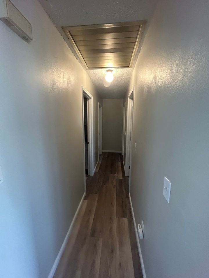 210 S Kyle Ave - Photo 4 of 8