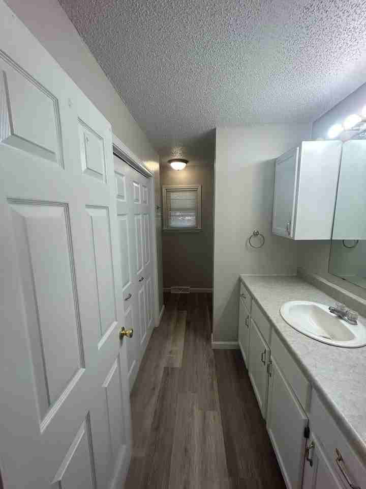210 S Kyle Ave - Photo 5 of 8