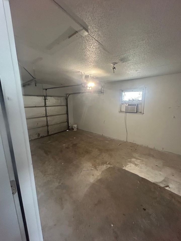 210 S Kyle Ave - Photo 7 of 8