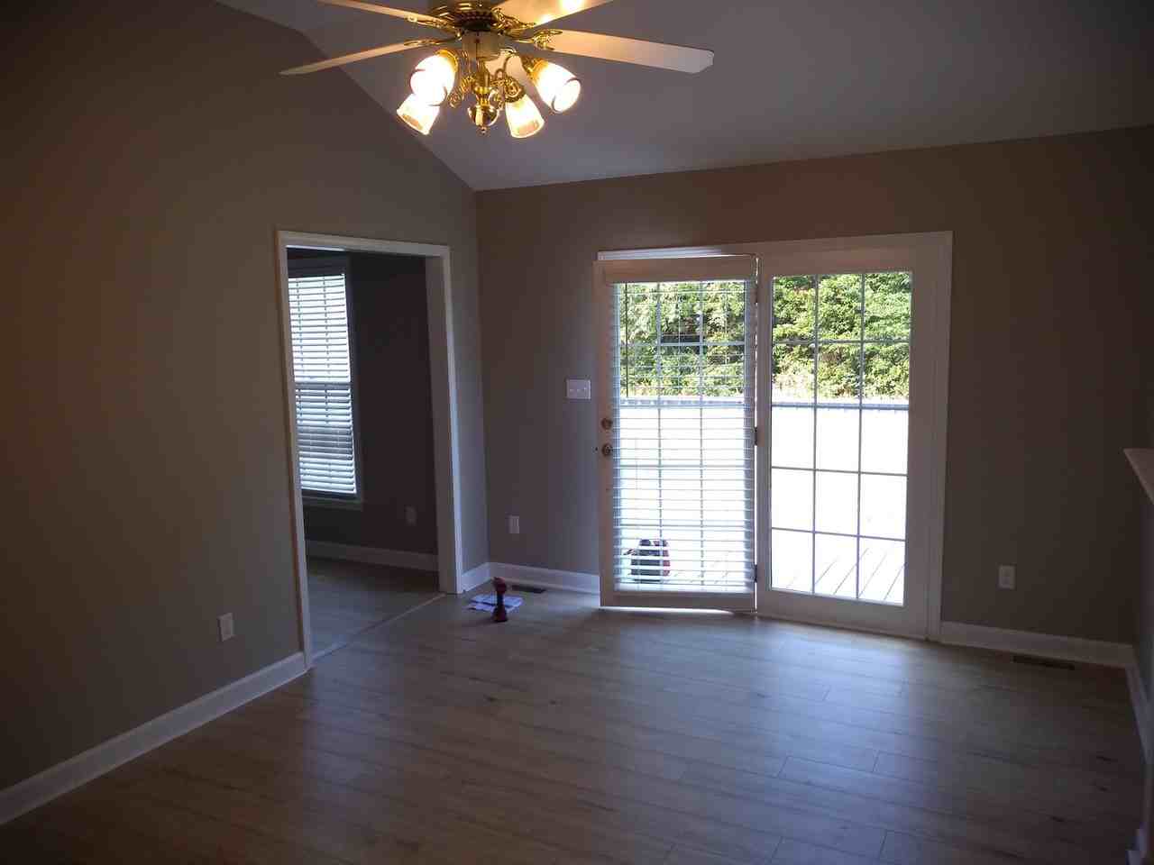 156 Charleston Ridge Dr - Photo 4 of 14