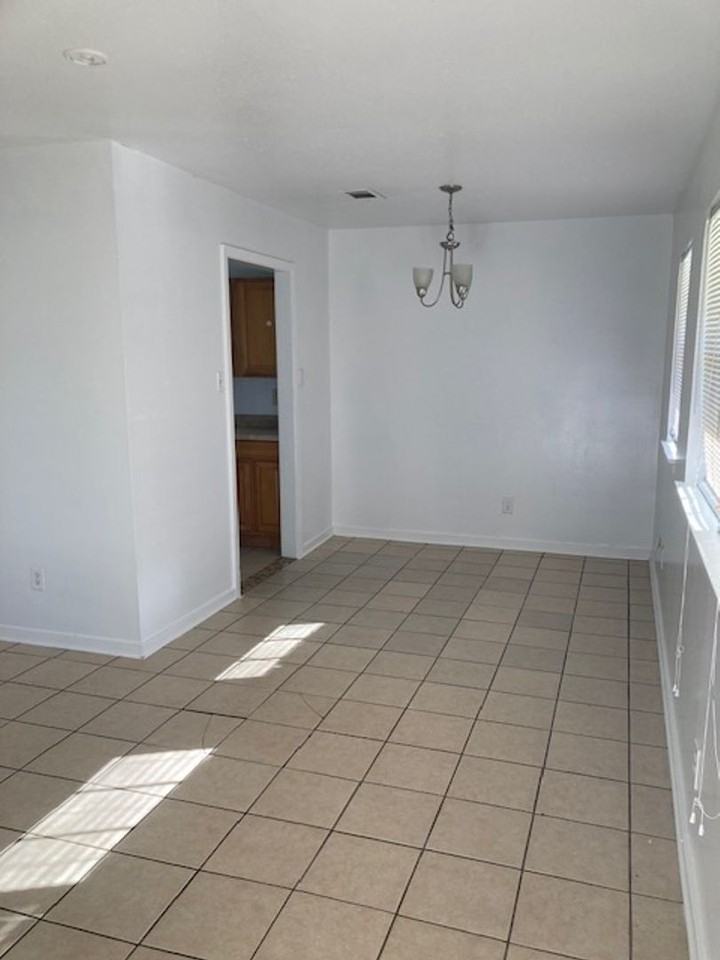 6564 Columbus Cir - Photo 4 of 10