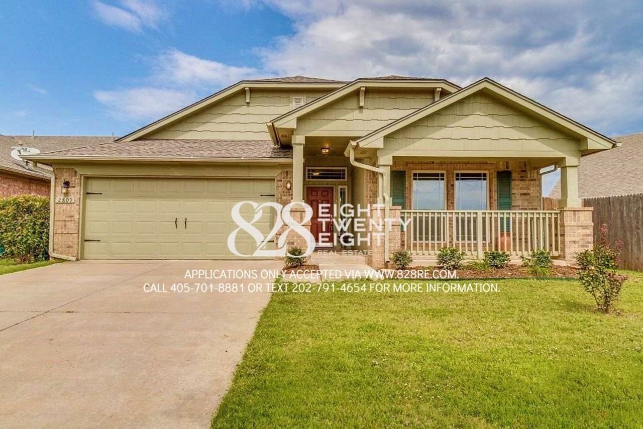 2809 Nw 183rd St - Photo 2 of 35