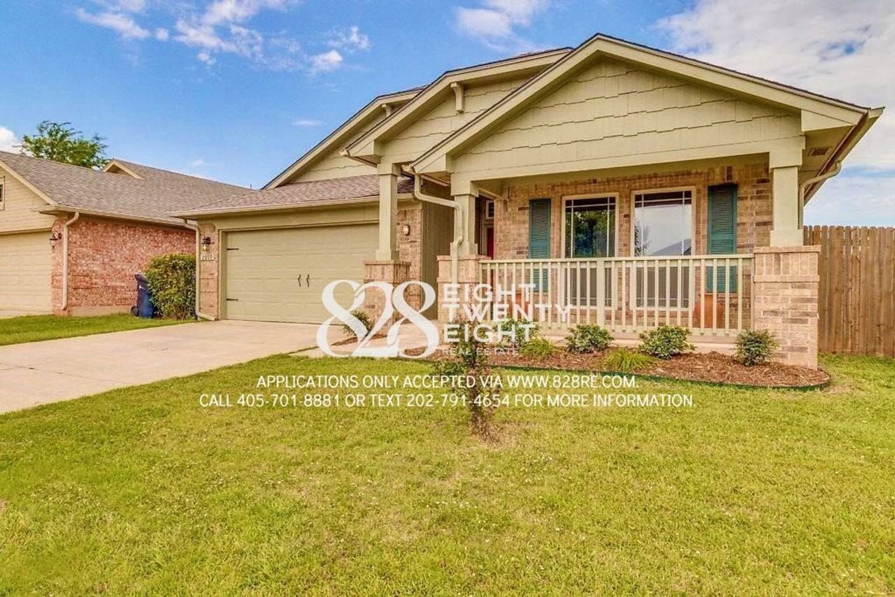 2809 Nw 183rd St - Photo 3 of 35
