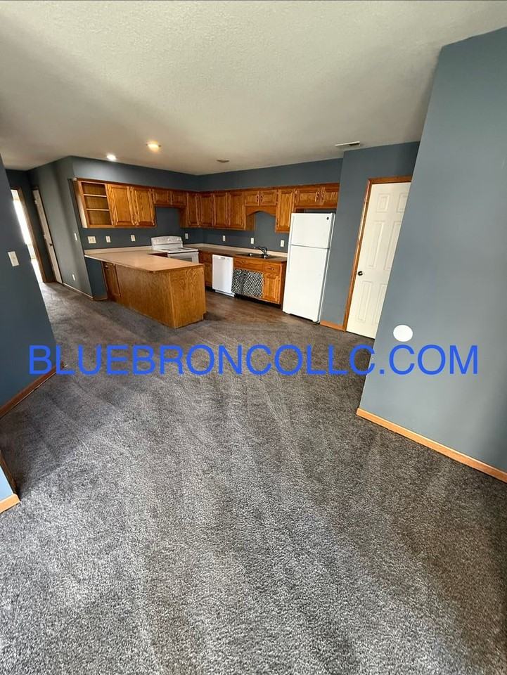 714 Meadow Ln - Photo 3 of 12