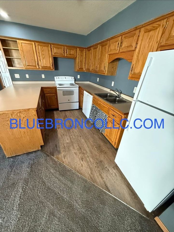 714 Meadow Ln - Photo 4 of 12