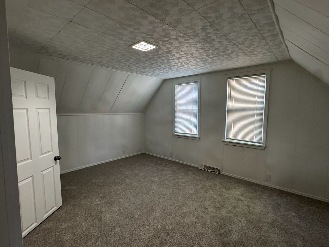 1203 N 2nd Ave - Photo 3 of 12